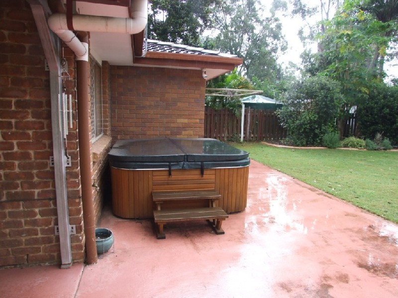 8 Nawalla Court, Karana Downs QLD 4306