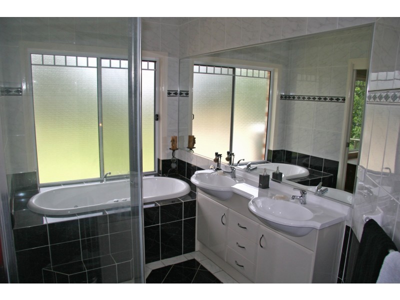 28 Katherine Court, Karalee QLD 4306