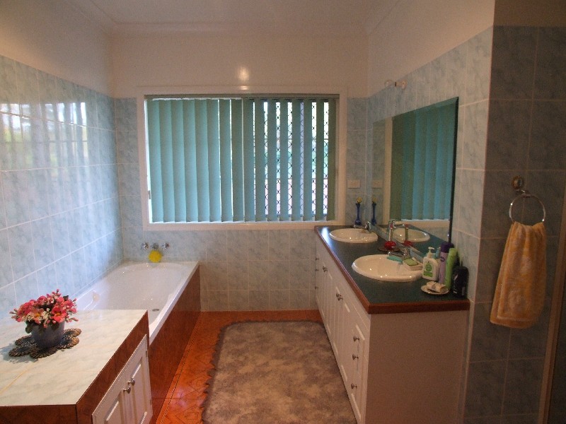 118 Wockner Road, Hampton QLD 4352