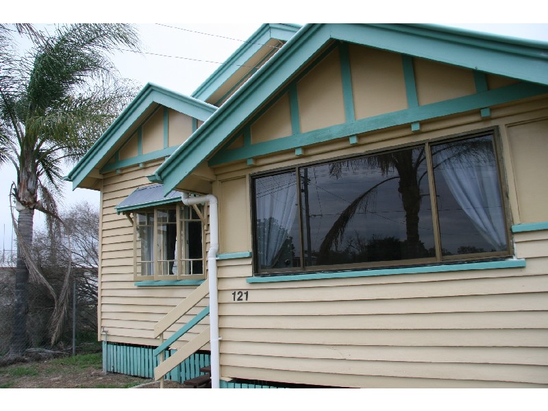 121 Chubb Street, One Mile QLD 4305
