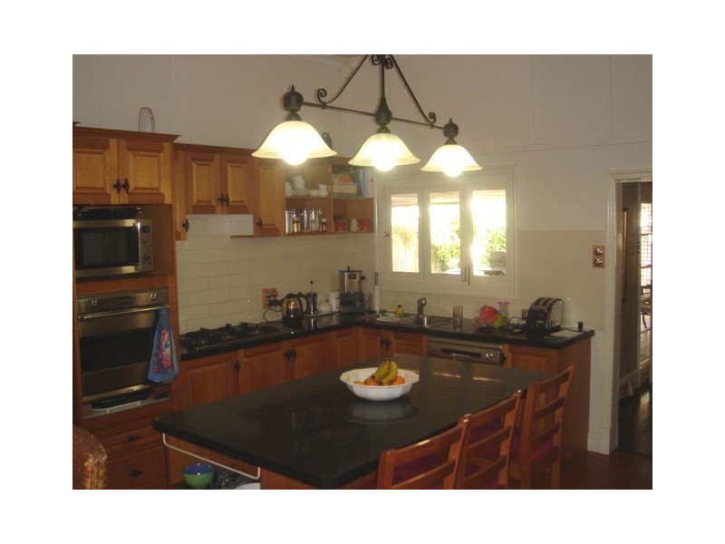 7 Clyde Street, Mount Lofty QLD 4350