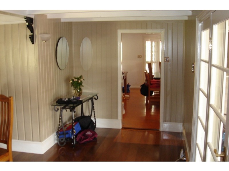 7 Clyde Street, Mount Lofty QLD 4350