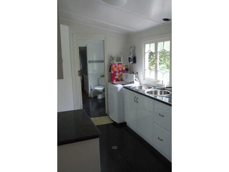 7 Clyde Street, Mount Lofty QLD 4350