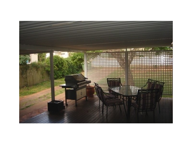 7 Clyde Street, Mount Lofty QLD 4350