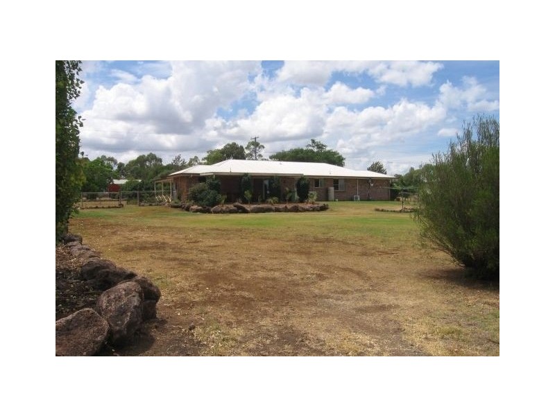 35 Helens Street, Pittsworth QLD 4356