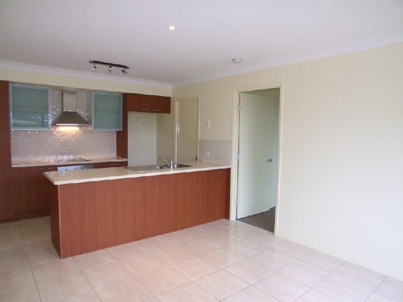 1 & 2 / 4 Boxsall Street, Newtown QLD 4350