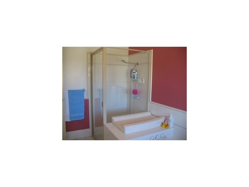 16 Connemara Rd, Gaven QLD 4211