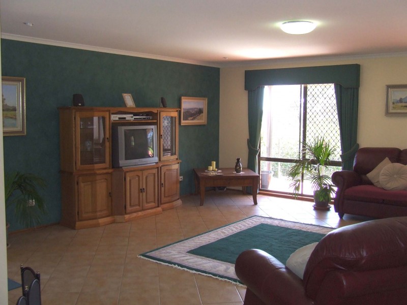 26 Kookaburra Cr, Glenvale QLD 4350