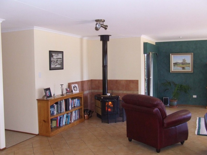 26 Kookaburra Cr, Glenvale QLD 4350