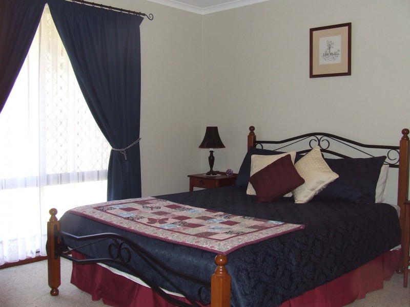 26 Kookaburra Cr, Glenvale QLD 4350