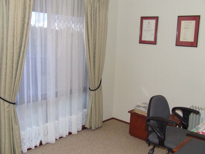 26 Kookaburra Cr, Glenvale QLD 4350