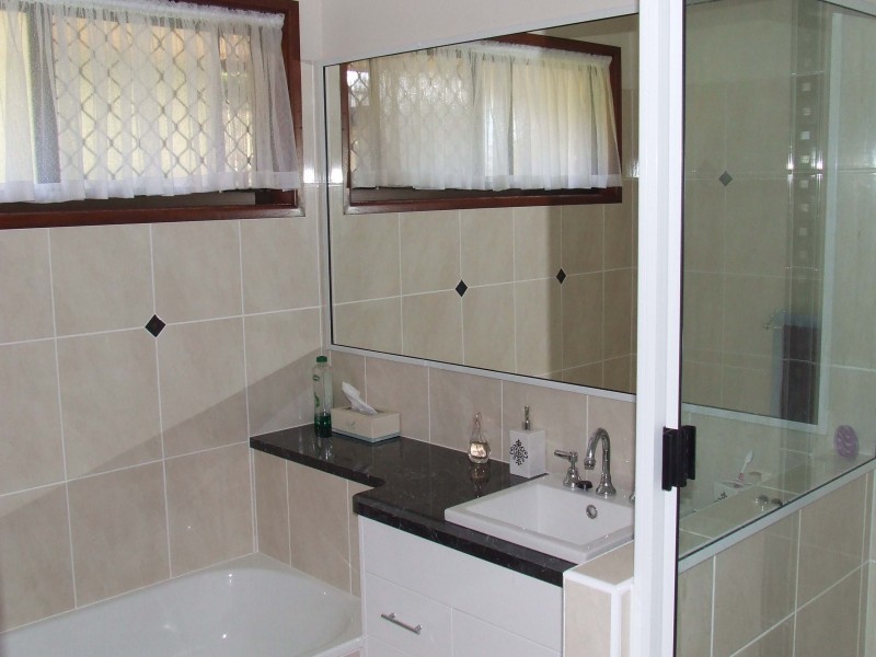 26 Kookaburra Cr, Glenvale QLD 4350