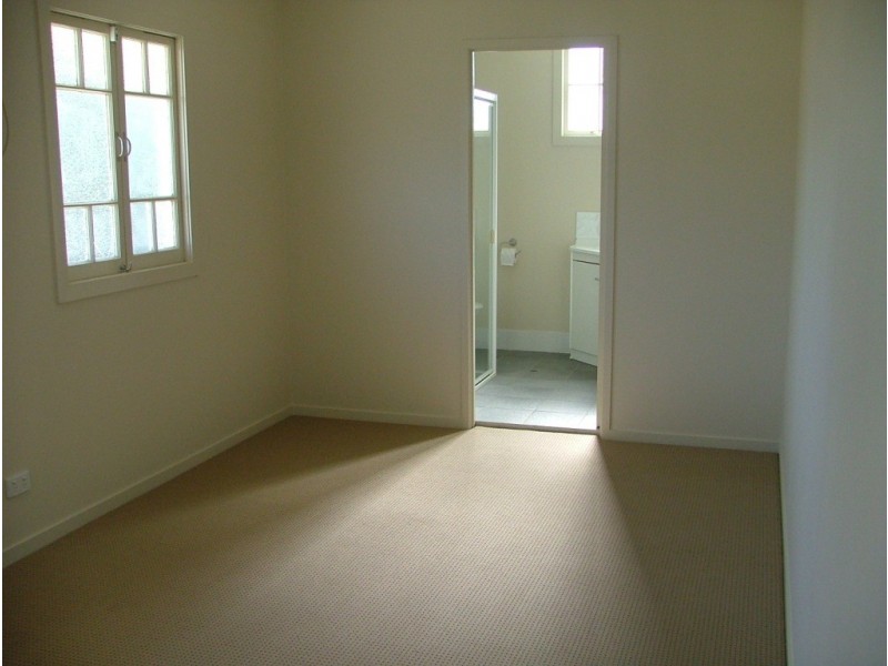 11 Vaucluse Street, Wavell Heights QLD 4012