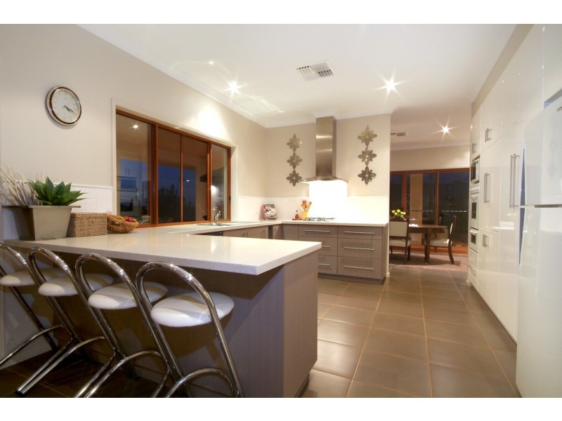 2 Schulz Court, Highfields QLD 4352