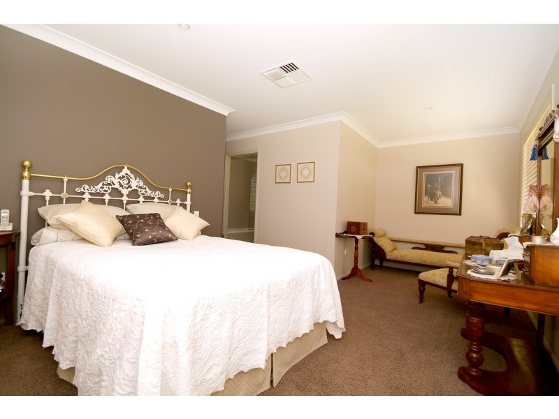 2 Schulz Court, Highfields QLD 4352