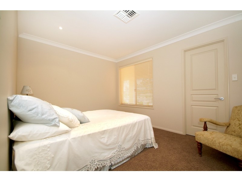 2 Schulz Court, Highfields QLD 4352