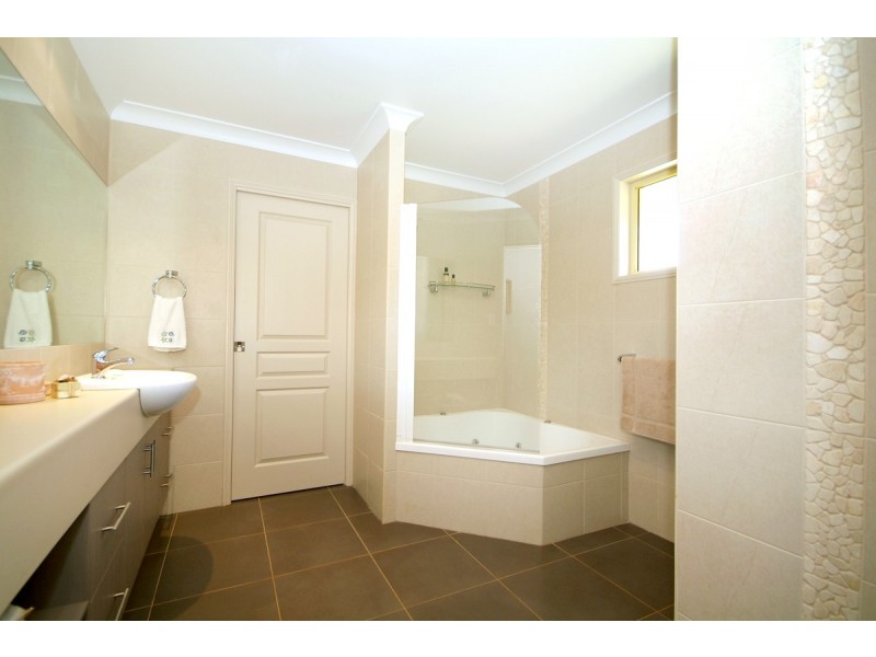 2 Schulz Court, Highfields QLD 4352