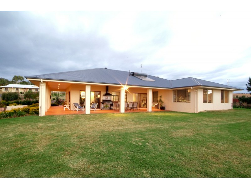 2 Schulz Court, Highfields QLD 4352