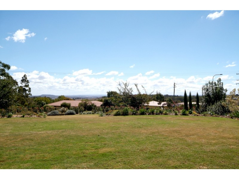 2 Schulz Court, Highfields QLD 4352