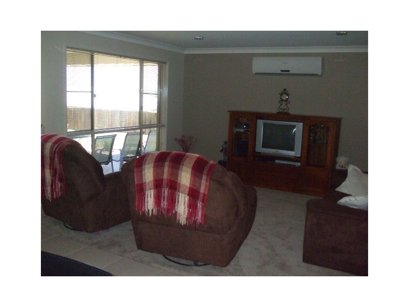 3 Carla Cr, Westbrook QLD 4350