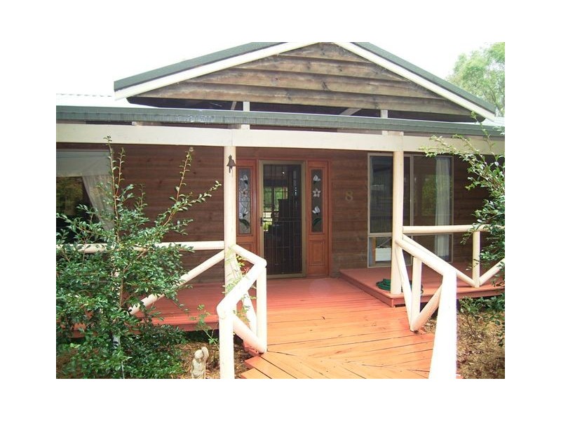 8 Holloway Drive, Jilliby NSW 2259