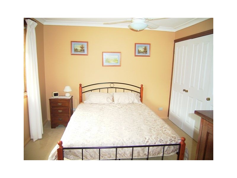 8 Holloway Drive, Jilliby NSW 2259