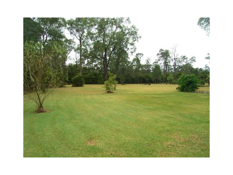 8 Holloway Drive, Jilliby NSW 2259