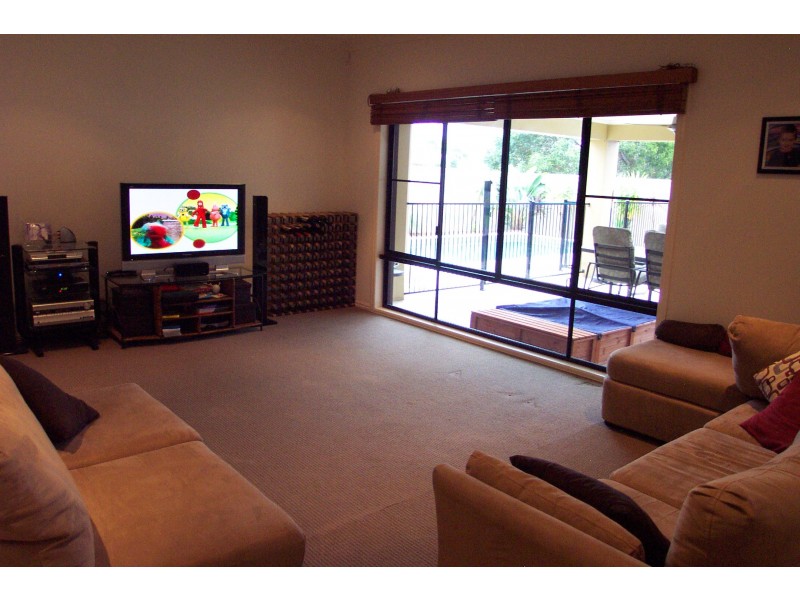 3 Casuarina Drive, Molendinar QLD 4214