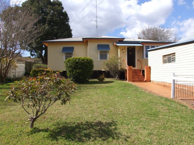 2 Godfrey Street, East Toowoomba QLD 4350