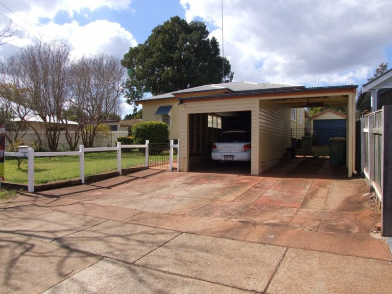 2 Godfrey Street, East Toowoomba QLD 4350
