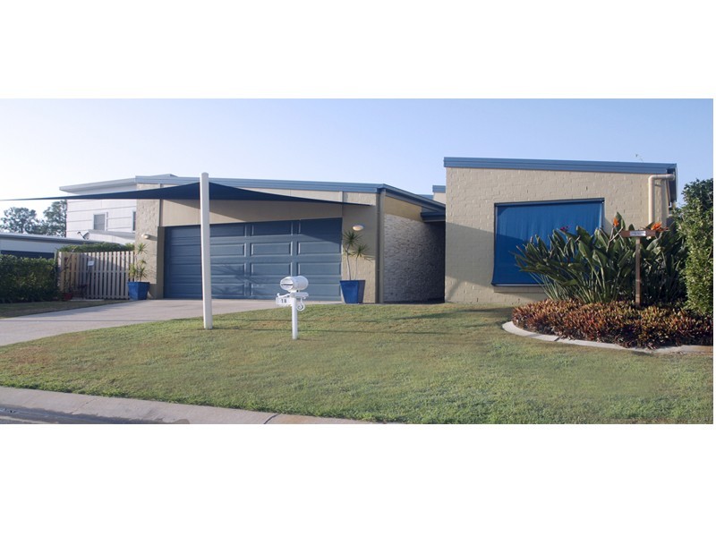 18 Norfolk Drive, Pacific Pines QLD 4211