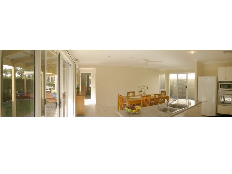 18 Norfolk Drive, Pacific Pines QLD 4211