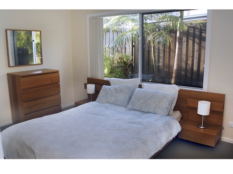 18 Norfolk Drive, Pacific Pines QLD 4211