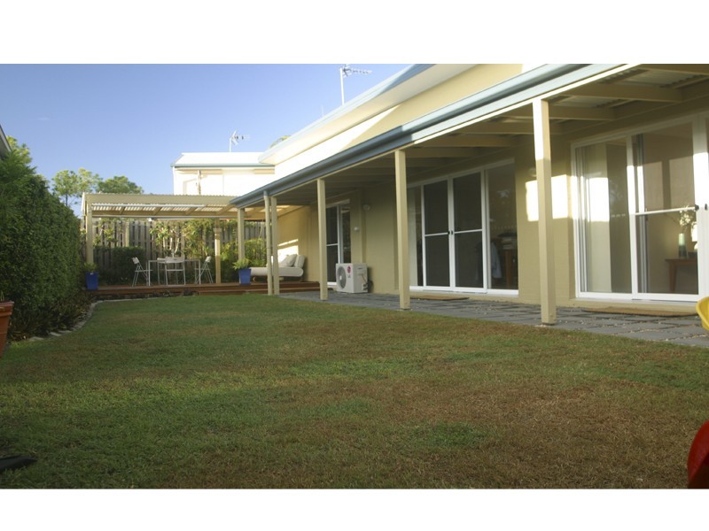 18 Norfolk Drive, Pacific Pines QLD 4211
