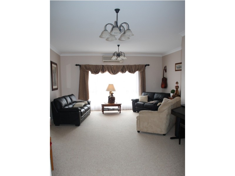 87 Nelson Street, Middle Ridge QLD 4350