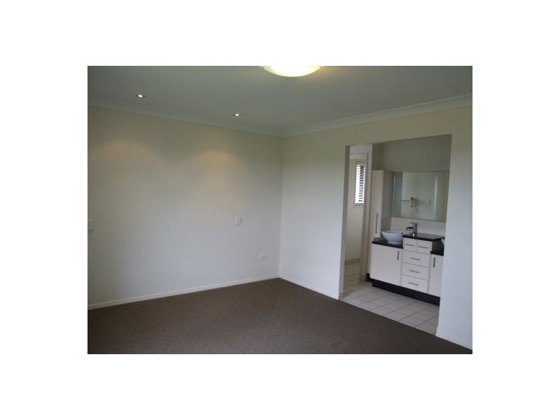 85 Nelson Street, Middle Ridge QLD 4350