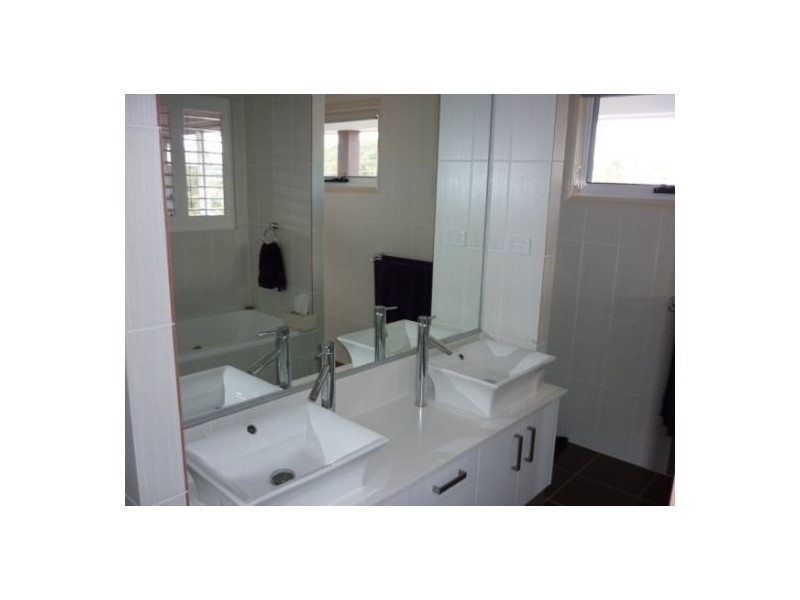 11 Frog Rock Crescent, Reedy Creek QLD 4227