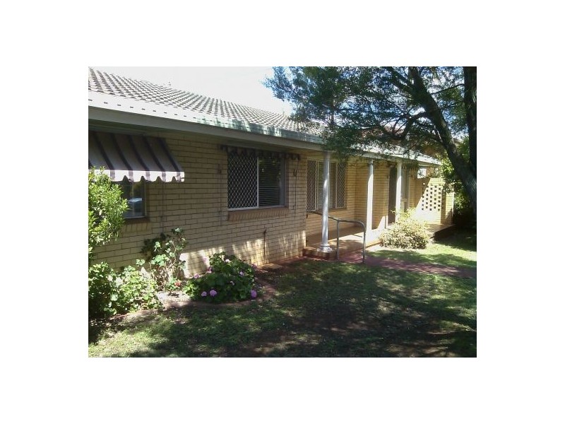 4 Sampson St, Wilsonton QLD 4350