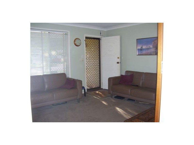 4 Sampson St, Wilsonton QLD 4350