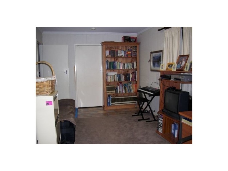 4 Sampson St, Wilsonton QLD 4350