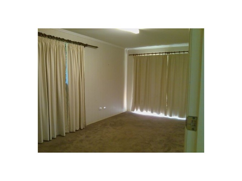 4 Sampson St, Wilsonton QLD 4350