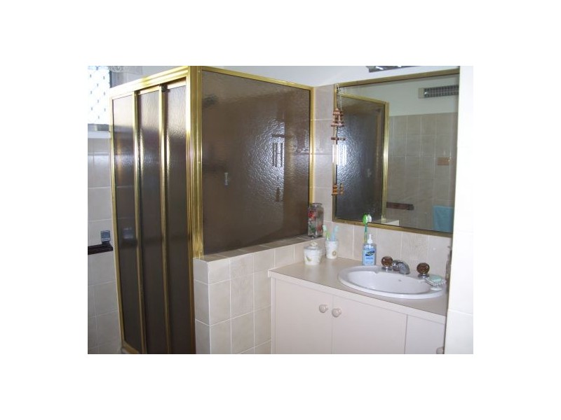 4 Sampson St, Wilsonton QLD 4350