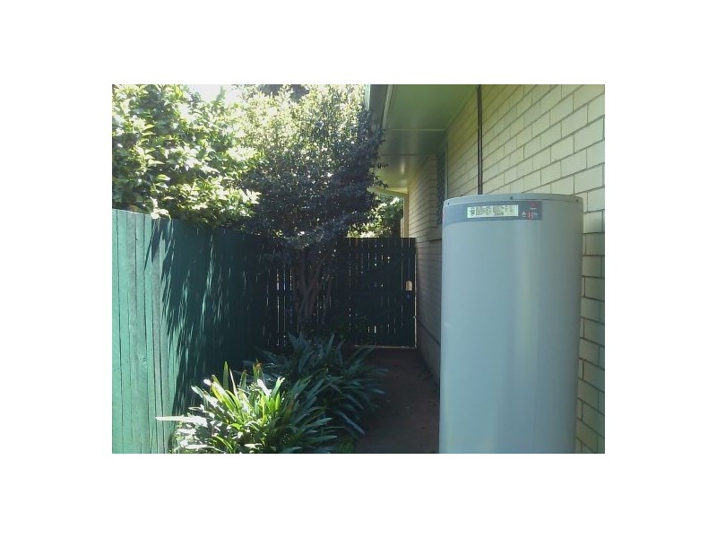 4 Sampson St, Wilsonton QLD 4350