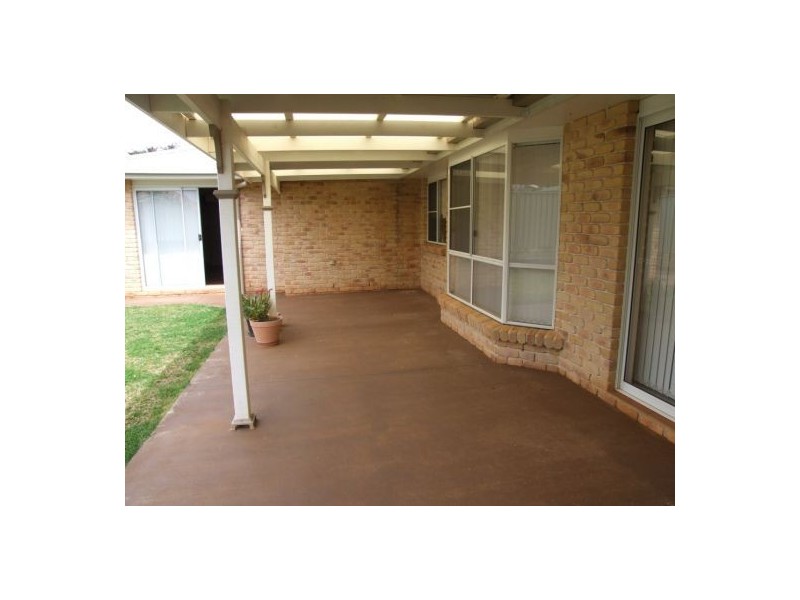 9 Connole Crt, Kearneys Spring QLD 4350