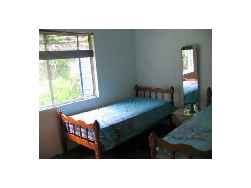 7 Toompany St., Amity Point QLD 4183
