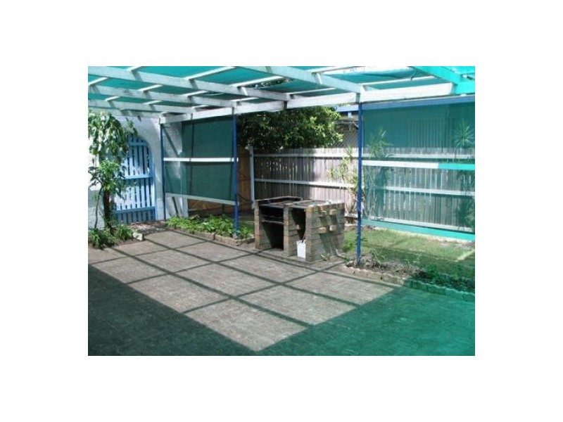 7 Toompany St., Amity Point QLD 4183