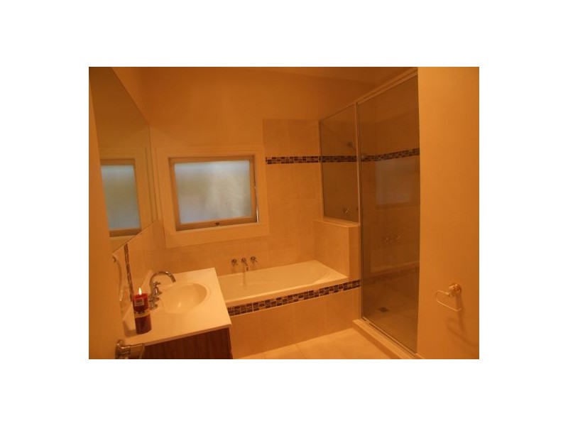 11 McCook St, Toowoomba QLD 4350