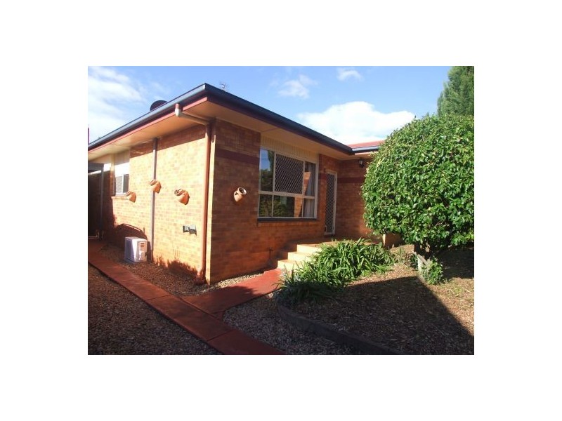11 McCook St, Toowoomba QLD 4350