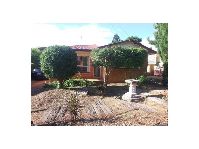 11 McCook St, Toowoomba QLD 4350