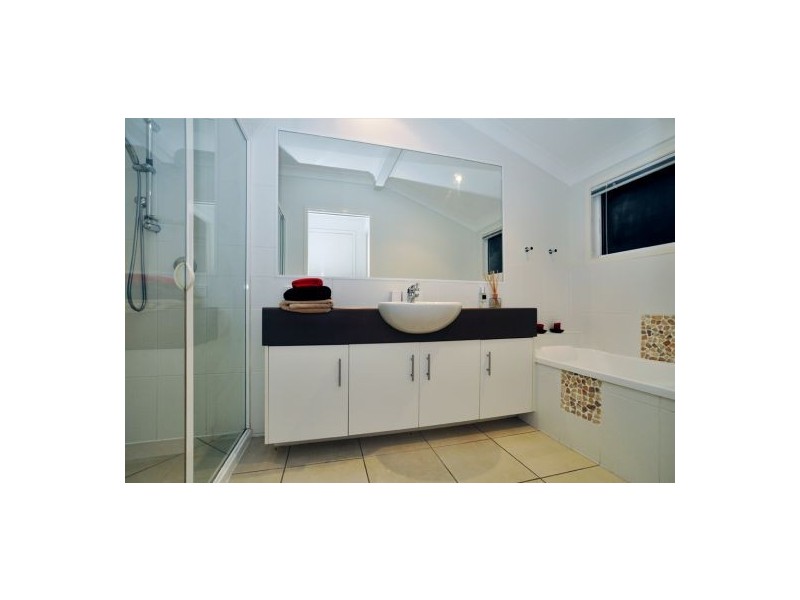 33 Gray Ave., Corinda QLD 4075